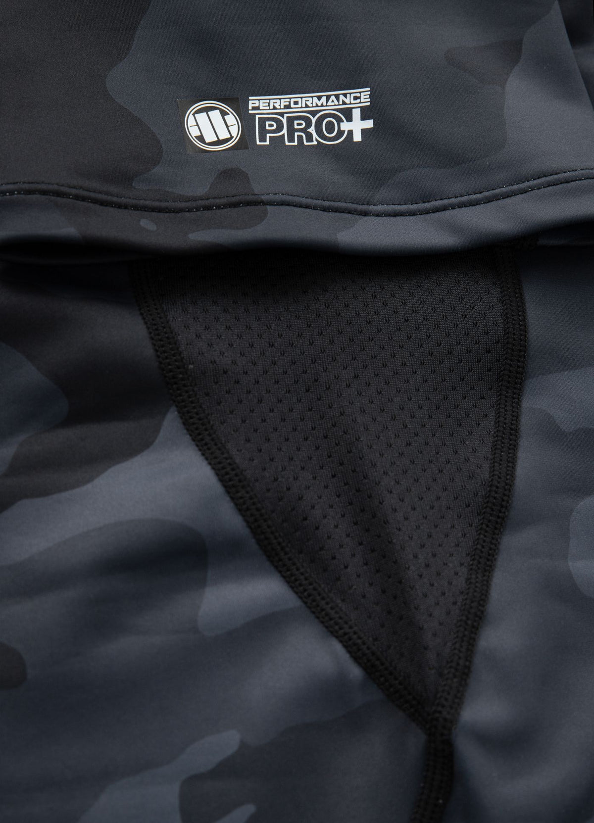 Rashguard Performance Pro Plus Small Logo - All Black Camo