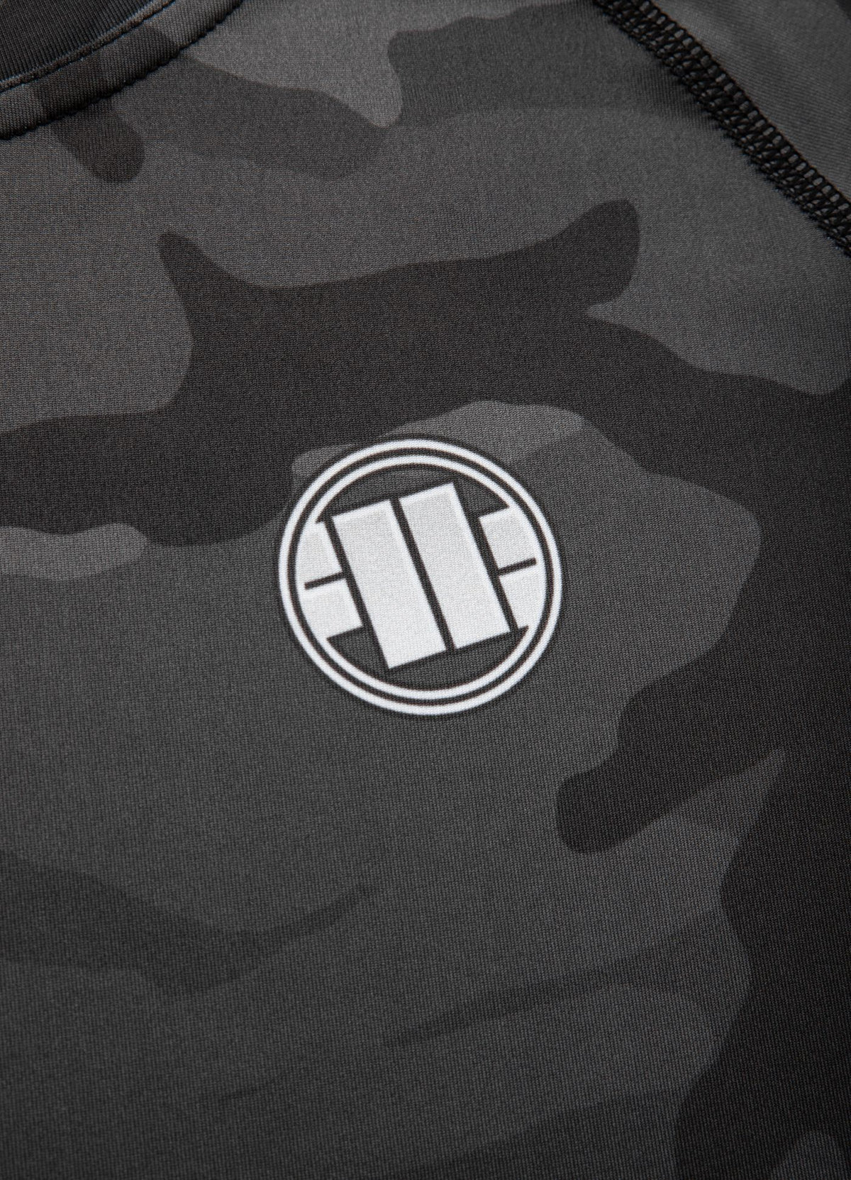 Rashguard Small Logo - All Black Camo